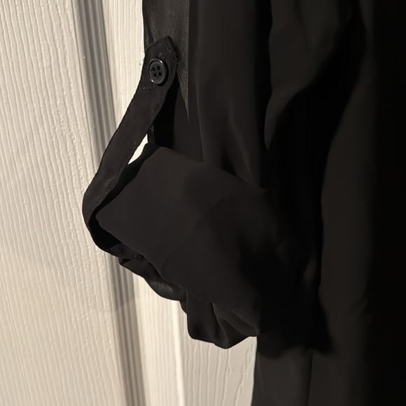 Black sheer button up with option to roll sleeves up with buttons size xs - Picture 3 of 4